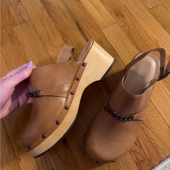 Women's Tan Leather Clogs - Picture 2 of 7